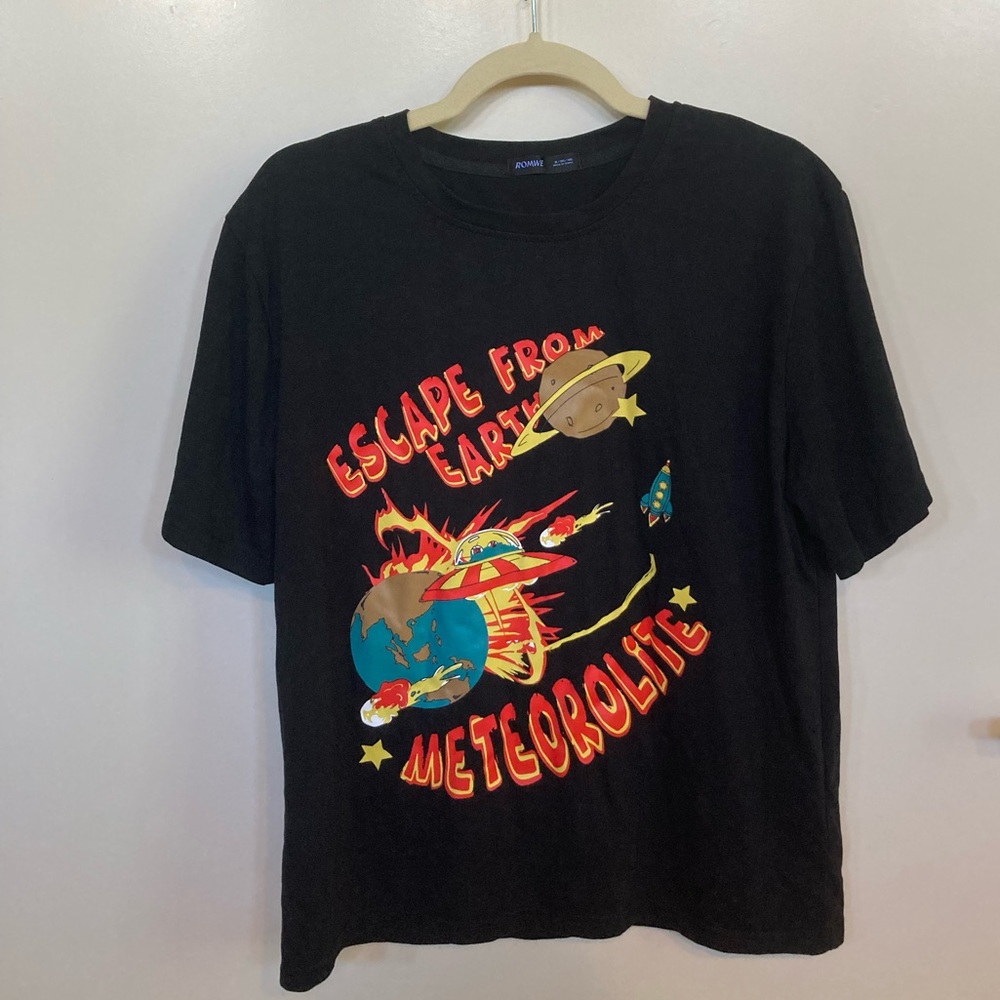 ROMWE Men’s black graphic tee